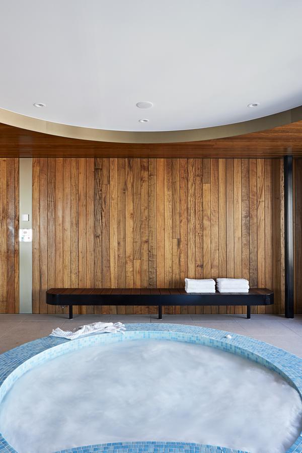 Tyrian Albert Park Lake Melbourne Exterior photo A wall clad in Australian hardwood