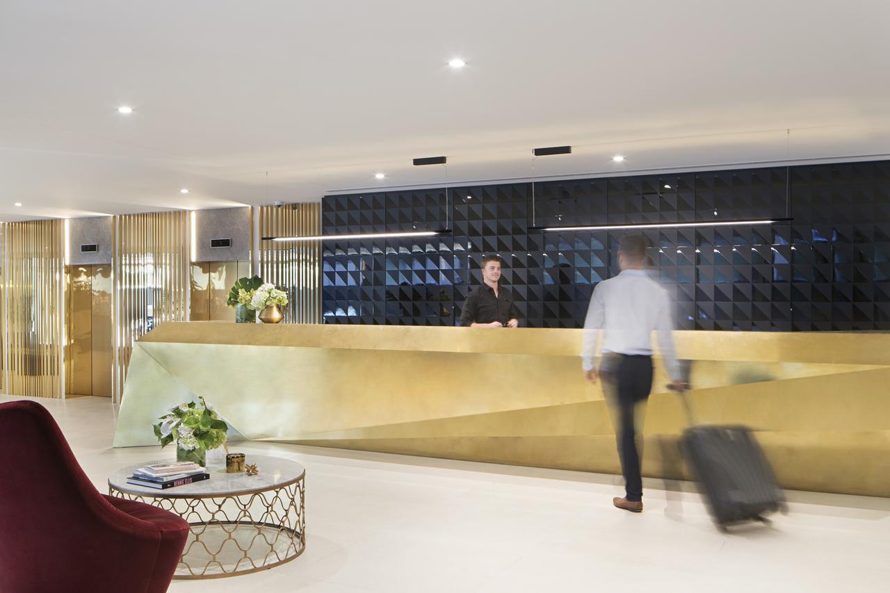 Tyrian Albert Park Lake Melbourne Exterior photo The hotel's lobby